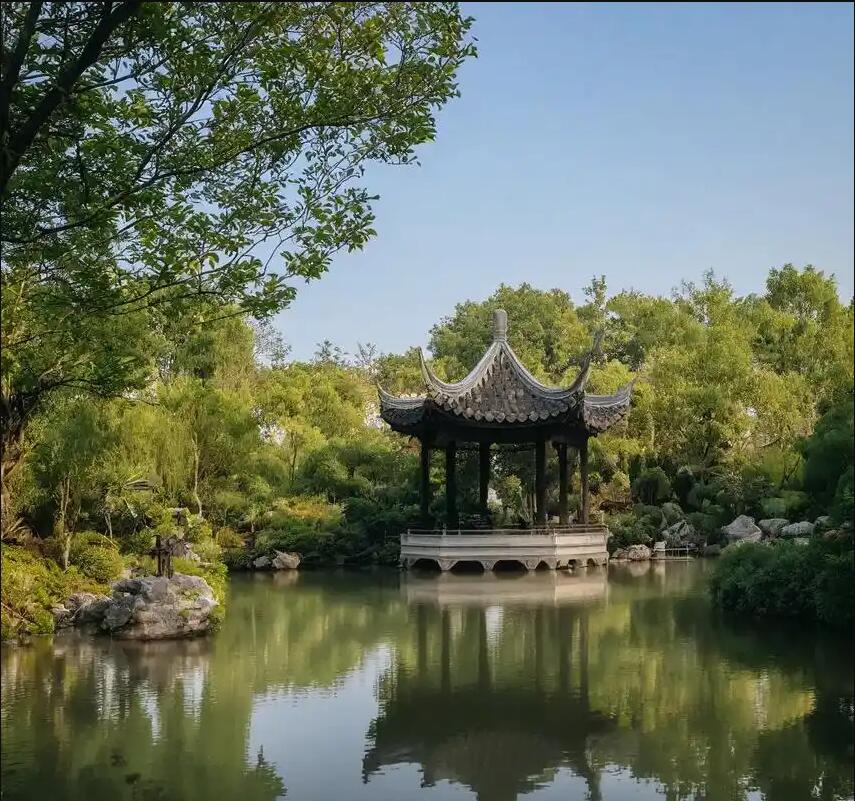 上海半雪餐饮有限公司